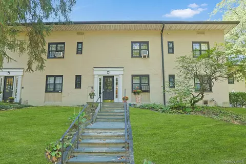 1279 California Rd #2L, Eastchester, NY 10709