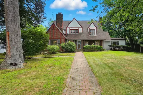 11 Robinhood Rd, White Plains, NY 10605