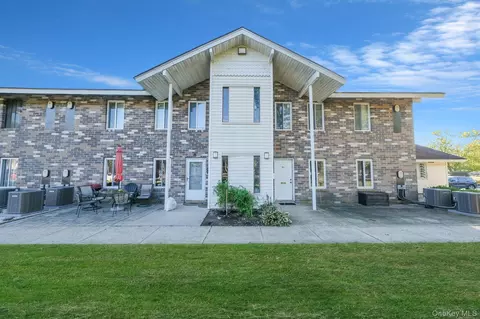 2 Sierra Ct #2, Coram, NY 11727