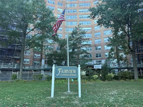 61-20 Grand Central Pkwy #B1501, Forest Hills, NY 11375