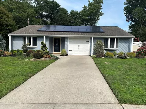 49 Holiday Park Dr, Centereach, NY 11720