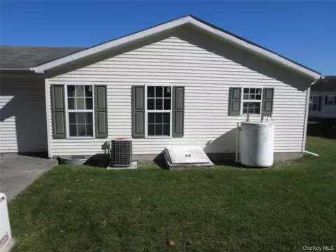 140 Dove Dr, Dover, NY 12522