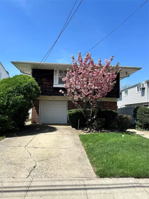 3128 Schreiber Pl, Baldwin, NY 11510