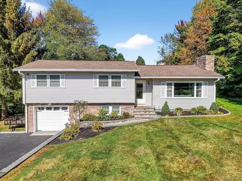 301 Balmville Ln, Newburgh, NY 12550