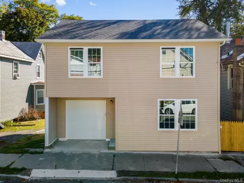 89 Orchard St, Walden, NY 12586