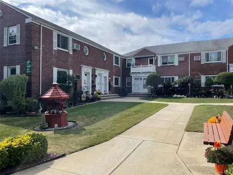 264-11 73rd Ave #128A4, Glen Oaks, NY 11004