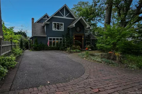 35 Semon Rd, Huntington, NY 11743