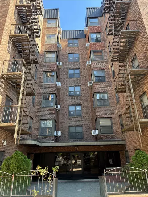 32-43 90th St #301, East Elmhurst, NY 11369