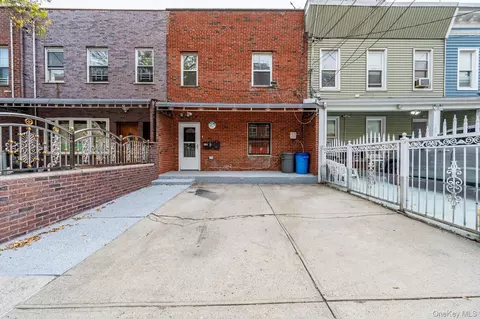 2354 Waterbury Ave, New York, NY 10462