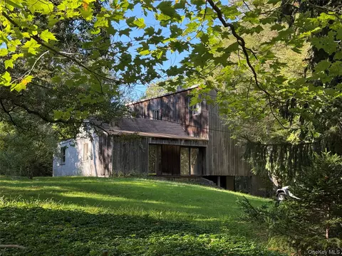 98 Eastwoods Rd, Pound Ridge, NY 10576