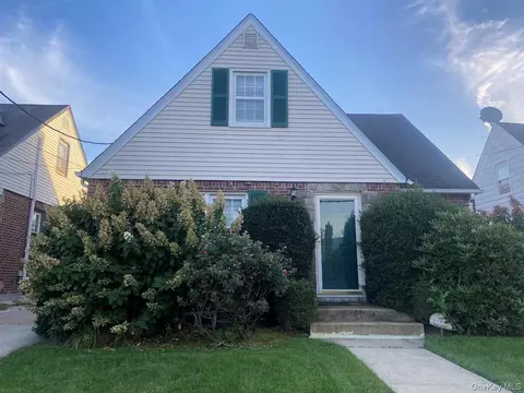 10 Purdy Ct, Rockville Centre, NY 11570