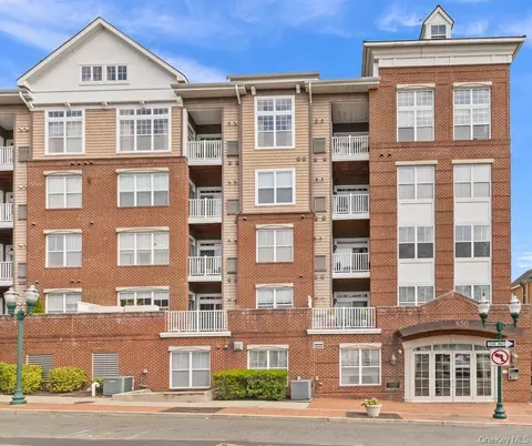 850 E Main St #322, Stamford, CT 06902