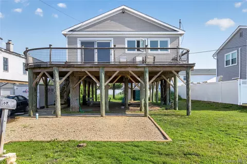 88 Bayview Ave W, Lindenhurst, NY 11757