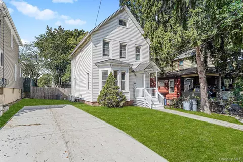36 Lockman Ave, Staten Island, NY 10303