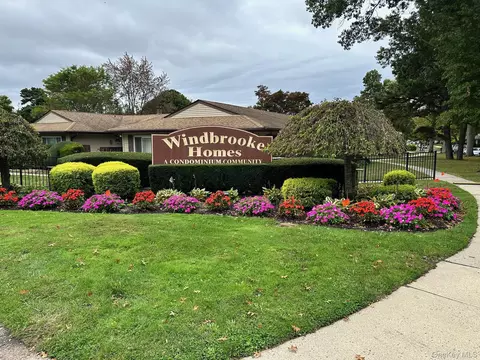 229 Feller Dr, Central Islip, NY 11722