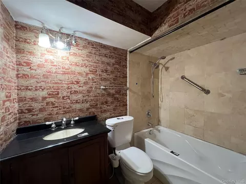 Bath - 31 Bleakley Dr, Peekskill, NY 10566 photo 3 of 3