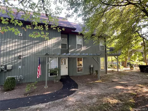 31 Bleakley Dr, Peekskill, NY 10566
