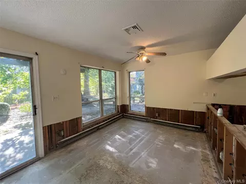 Living - 31 Bleakley Dr, Peekskill, NY 10566 photo 4 of 5