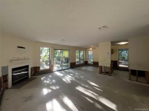 Living - 31 Bleakley Dr, Peekskill, NY 10566 photo 1 of 5