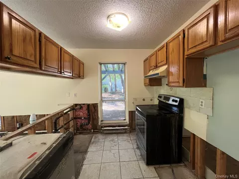 Kitchen - 31 Bleakley Dr, Peekskill, NY 10566 photo 1 of 1