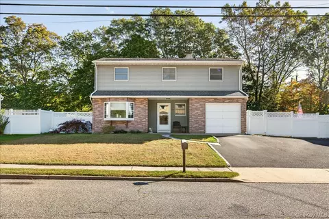 149 Avenue C, Holbrook, NY 11741