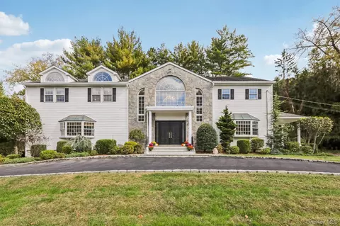 39 Virginia Ln, Mount Pleasant, NY 10594