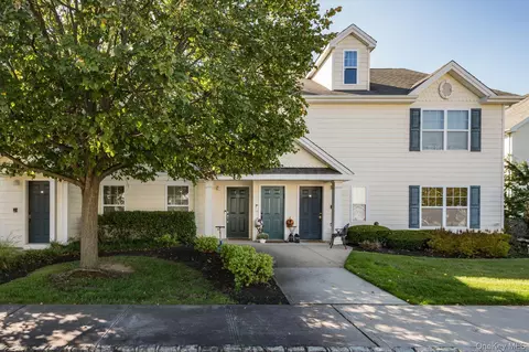 26 Lorien Pl, Melville, NY 11747