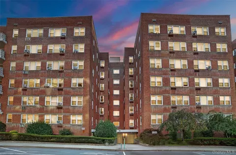 30 E Hartsdale Ave #3A, Greenburgh, NY 10530