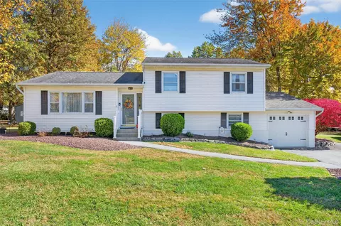 14 Somerset Dr, Washingtonville, NY 10992