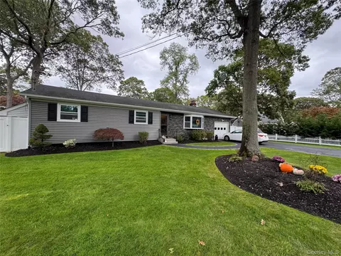 7 Plymouth St, Centereach, NY 11720