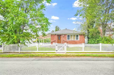 293 Pennsylvania Ave, Roosevelt, NY 11575