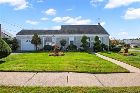 3520 Mallard Rd, Levittown, NY 11756