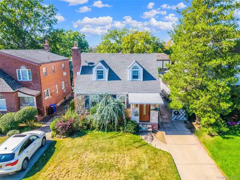 5612 212th St, Bayside, NY 11364