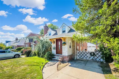 5612 212th St, Bayside, NY 11364
