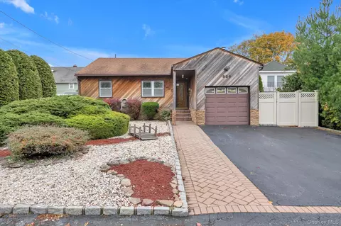326 4th St, East Northport, NY 11731
