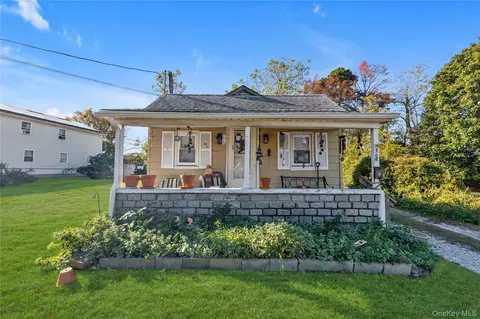 166 170 Woodrow Pkwy, West Babylon, NY 11704