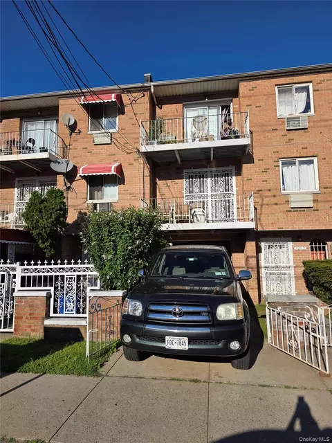 3232 Ely Ave, New York, NY 10469 photo 1
