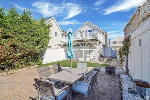 252 Arthur St, Freeport, NY 11520