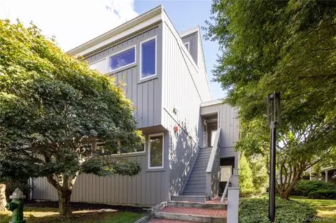 514 Pantigo Rd #16, East Hampton, NY 11937