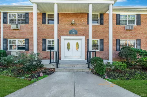 330 Lakeland Ave #2H, Sayville, NY 11782