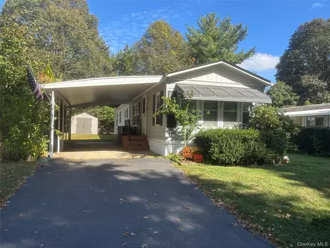 44 Witt Ln # B, Aquebogue, NY 11931
