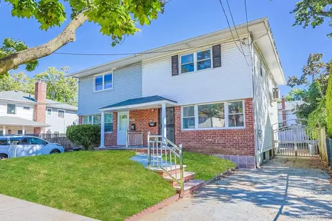 57-15 256th St, Little Neck, NY 11362