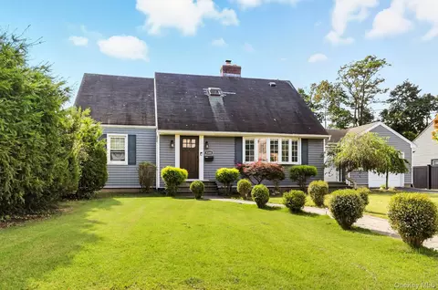 3208 Linden St, Wantagh, NY 11793