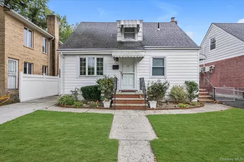 16622 Metcalf Ave, New York, NY 11365