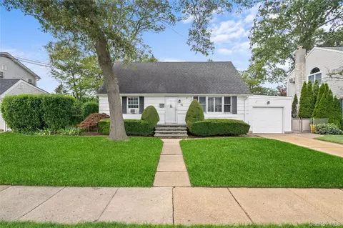 94 Charles Ave, Massapequa Park, NY 11762