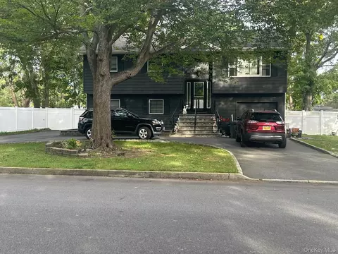 177 San Juan Dr, Hauppauge, NY 11788