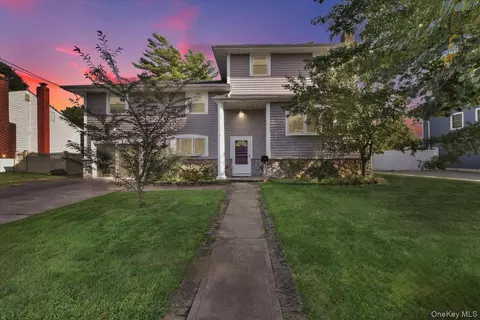 108 Block Blvd, Massapequa Park, NY 11762
