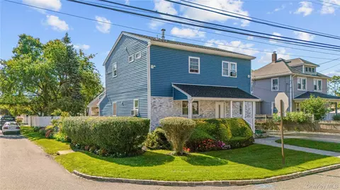 84 E 9th St, Huntington Station, NY 11746