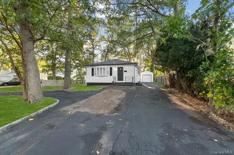 1358 Saxon Ave, Bay Shore, NY 11706