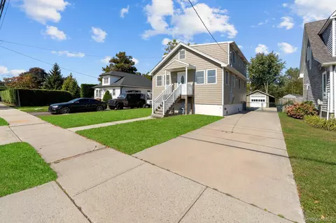 109 Laurel St, Patchogue, NY 11772